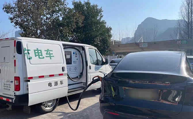 卡若区汽车搭电