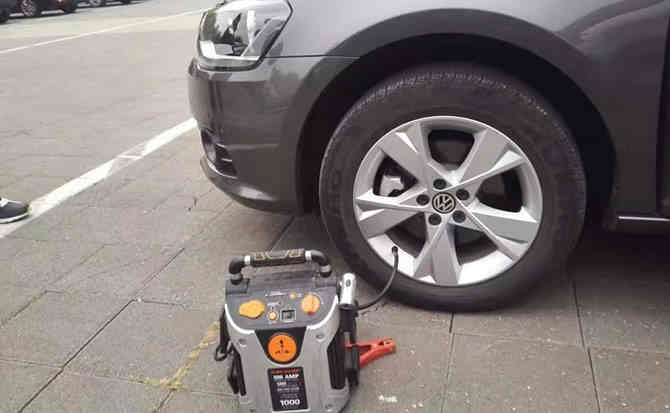 卡若区汽车搭电案例